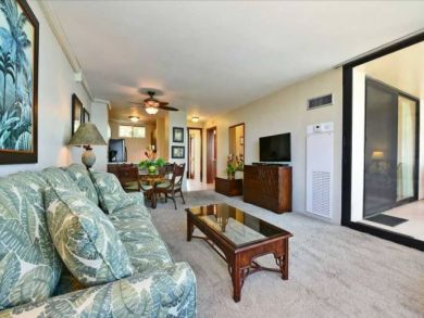 Lahaina Luxury Vacation Rental Condo One Bedroom Sleeps Four