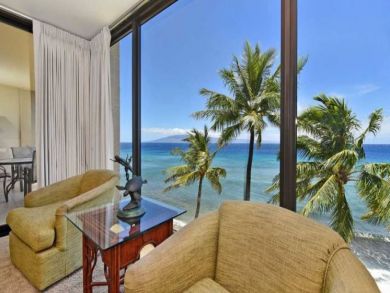 Lahaina Luxury Vacation Rental Condo One Bedroom Sleeps Four