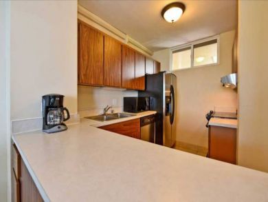 Lahaina Luxury Vacation Rental Condo One Bedroom Sleeps Four