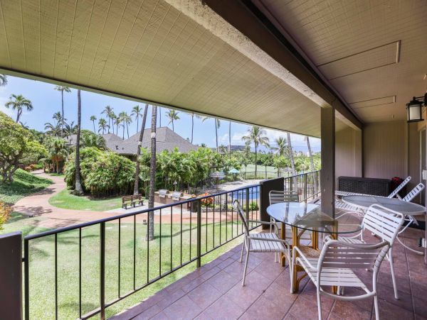 Kaanapali Vacation Rentals Short Walk to Beach.