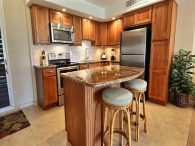 Kitchen with breakfast bar
