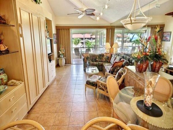 Lahaina One Bedroom Condo Sleeps Five Guests