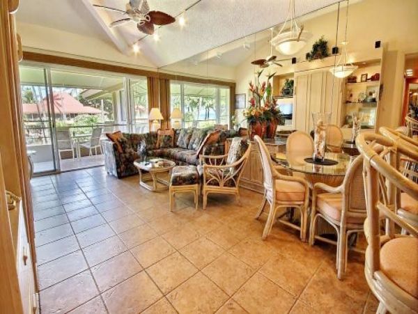 Lahaina One Bedroom Condo Sleeps Five Guests