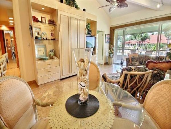 Lahaina One Bedroom Condo Sleeps Five Guests