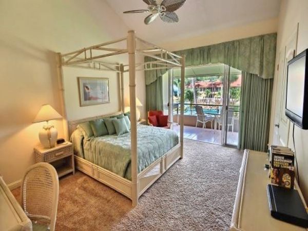 Lahaina One Bedroom Condo Sleeps Five Guests