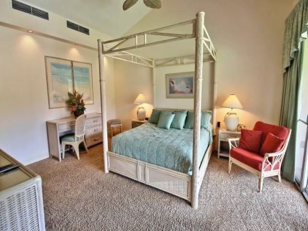 Lahaina One Bedroom Condo Sleeps Five Guests