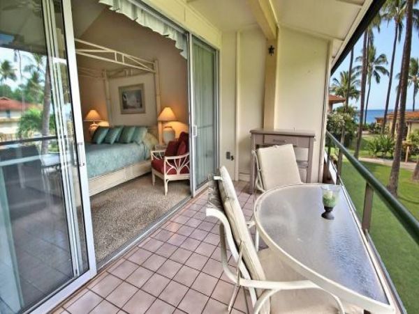Lahaina One Bedroom Condo Sleeps Five Guests