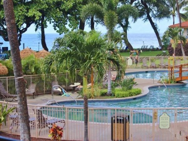 Lahaina One Bedroom Condo Sleeps Five Guests