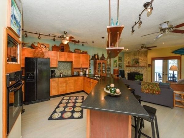 Luxury Three Bedroom Vacation Beach Rental Sleeps 6