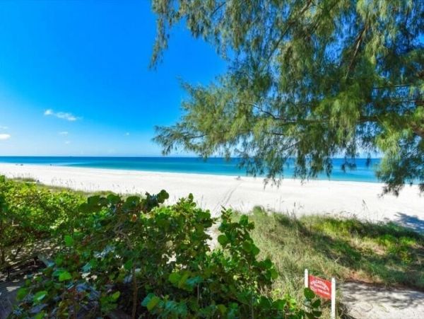 Luxury Three Bedroom Vacation Beach Rental Sleeps 6