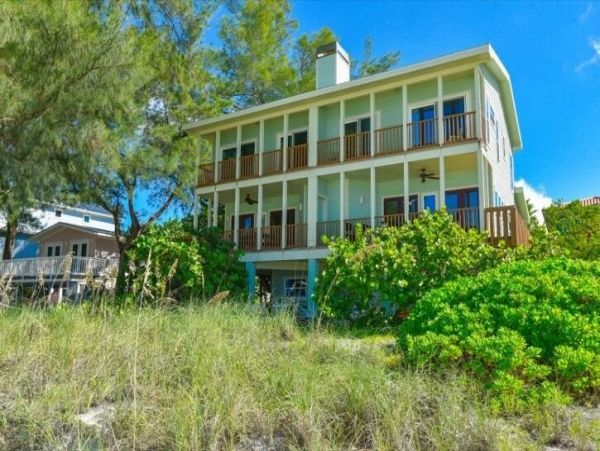 Luxury Three Bedroom Vacation Beach Rental Sleeps 6