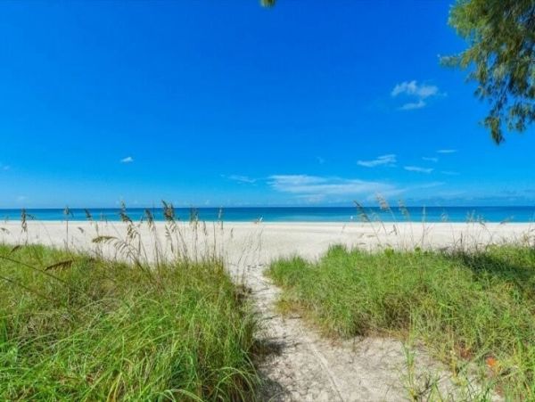 Luxury Three Bedroom Vacation Beach Rental Sleeps 6