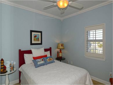 Bedroom 3 with queen bed