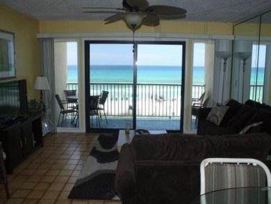 Licing room with beach view