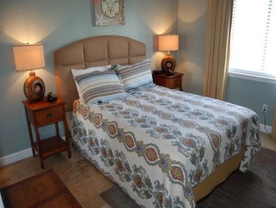 Guest bedroom with queen bed