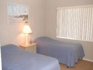 Guest bedroom with twin beds Guest bedroom with twin beds