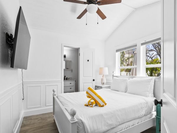 Bradenton Beach Vacation Rental Value Priced! Three Bedroom Cottage