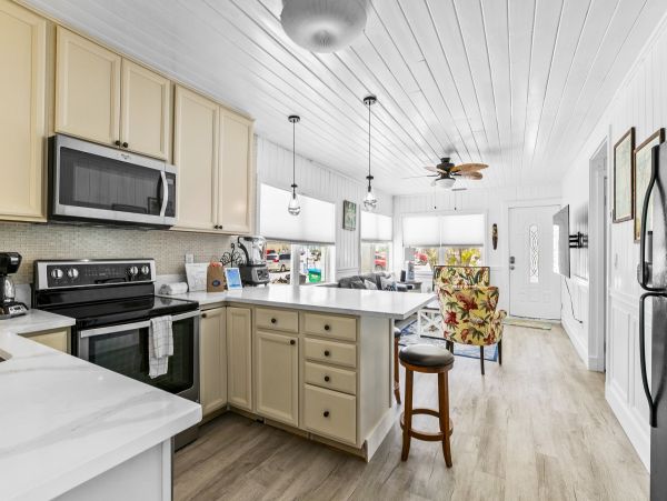 Bradenton Beach Vacation Rental Value Priced! Three Bedroom Cottage