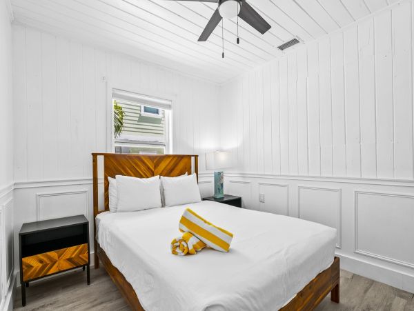 Bradenton Beach Vacation Rental Value Priced! Three Bedroom Cottage