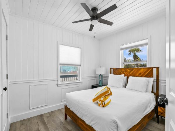 Bradenton Beach Vacation Rental Value Priced! Three Bedroom Cottage