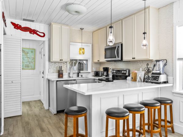 Bradenton Beach Vacation Rental Value Priced! Three Bedroom Cottage