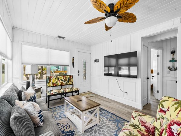 Bradenton Beach Vacation Rental Value Priced! Three Bedroom Cottage