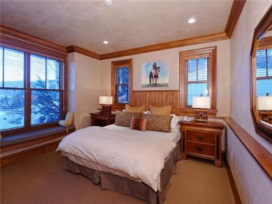 Bedroom 4 with queen bed