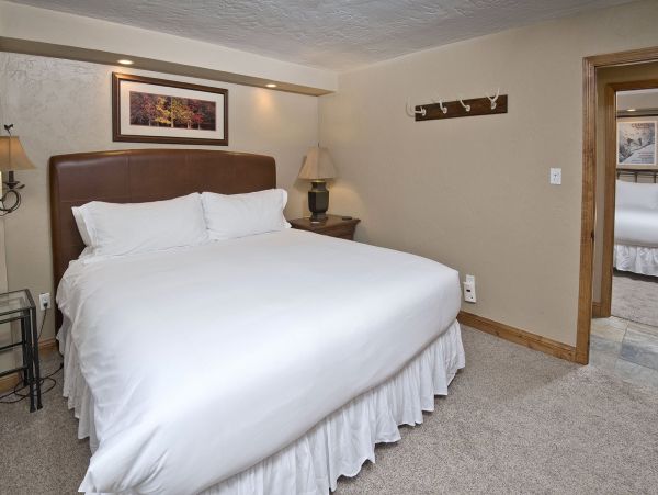 Beautiful Vail Rental with Mountain Views, Spa & Summer Pool