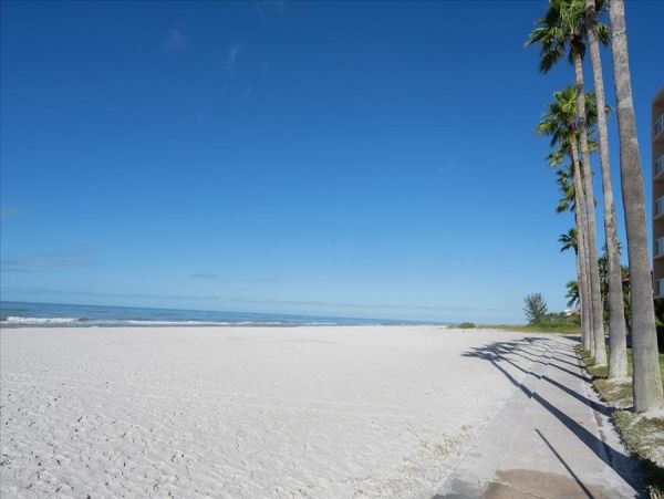 Longboat Key Vacation Rental One Bedroom on Beach