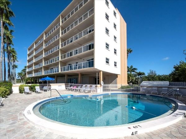 Longboat Key Vacation Rental One Bedroom on Beach