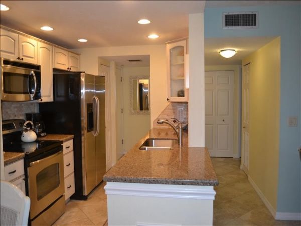 Lovely 2 Bedroom Condo Full Ocean Views in Longboat Key