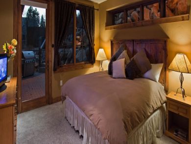 Bedroom 3 with king bed
