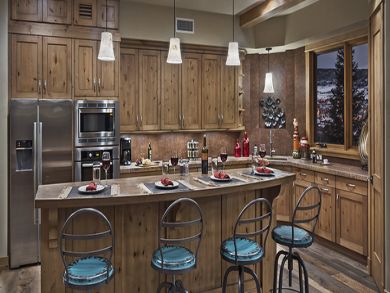 Kitchen with breakfast bar