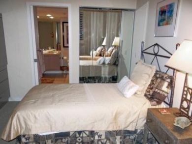 Twin Beds in Guest Bedroom