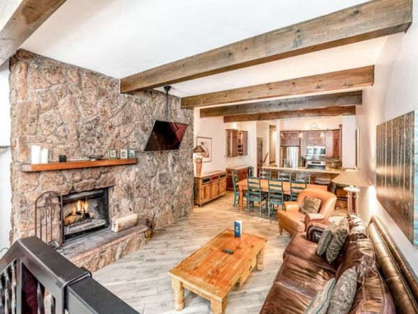 Three Bedroom Vacation Condo in Avon Sleeps Nine Guests