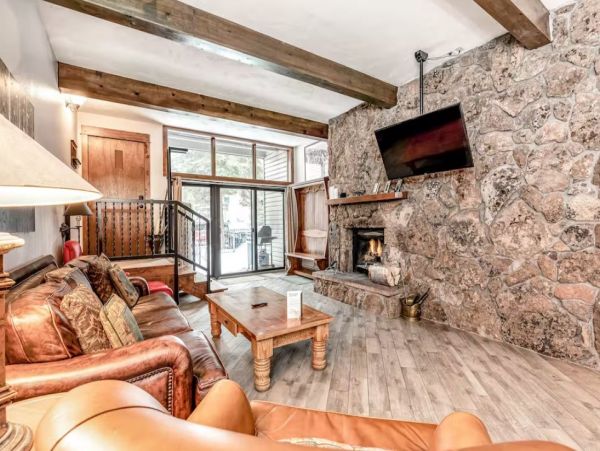 Three Bedroom Vacation Condo in Avon Sleeps Nine Guests