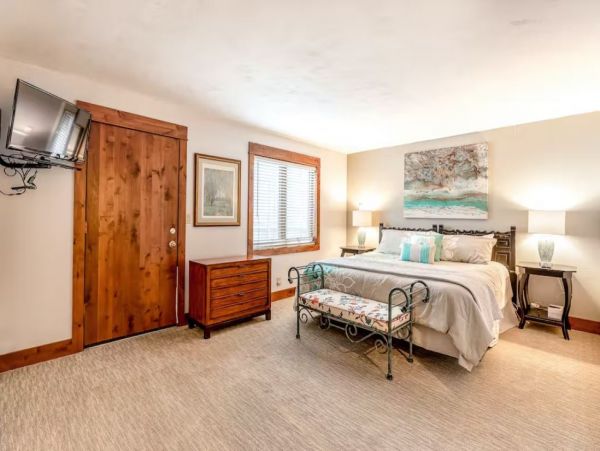 Three Bedroom Vacation Condo in Avon Sleeps Nine Guests