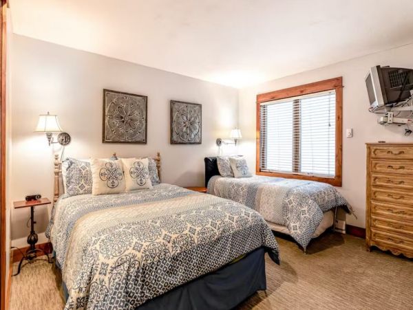 Three Bedroom Vacation Condo in Avon Sleeps Nine Guests