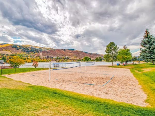 Three Bedroom Vacation Condo in Avon Sleeps Nine Guests