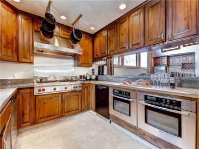 Ski in Vacation Mountain Home in Alta - Indoor Hot Tub -Sleeps 18