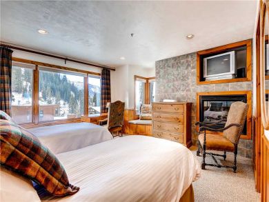 Ski in Vacation Mountain Home in Alta - Indoor Hot Tub -Sleeps 18