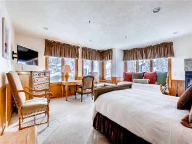 Ski in Vacation Mountain Home in Alta - Indoor Hot Tub -Sleeps 18