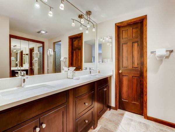 Beautiful Avon Condo with Mountain Views Walk to Lift