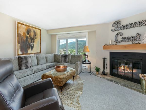 Avon Accommodation Walking Distance to Riverfront Gondola