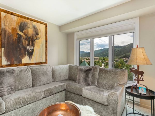 Avon Accommodation Walking Distance to Riverfront Gondola