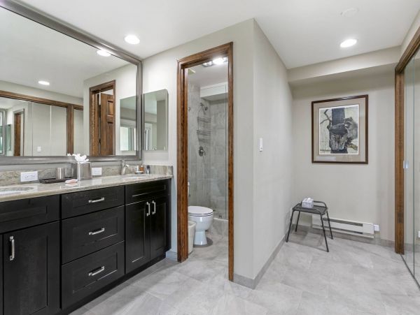 Avon Accommodation Walking Distance to Riverfront Gondola