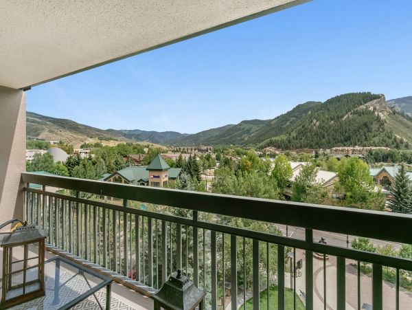 Avon Accommodation Walking Distance to Riverfront Gondola