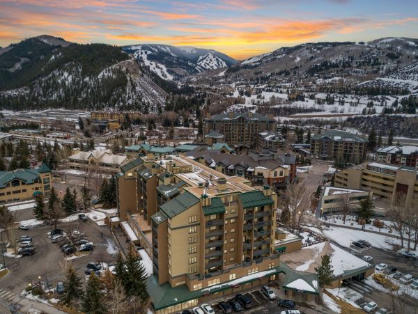 Luxury Avon Vacation Condo walk to Lifts