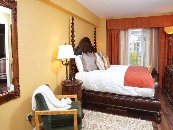 Luxury Avon Vacation Condo walk to Lifts