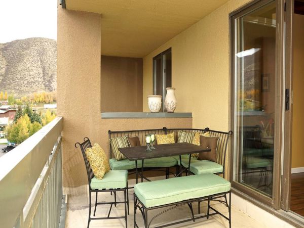 Luxury Avon Vacation Condo walk to Lifts